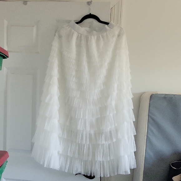 Dresses & Skirts - Elegant White Layered Skirt